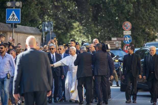 El Papa Le&oacute;n en el Palacio de Castel Gandolfo. (FOTO: GTRES)