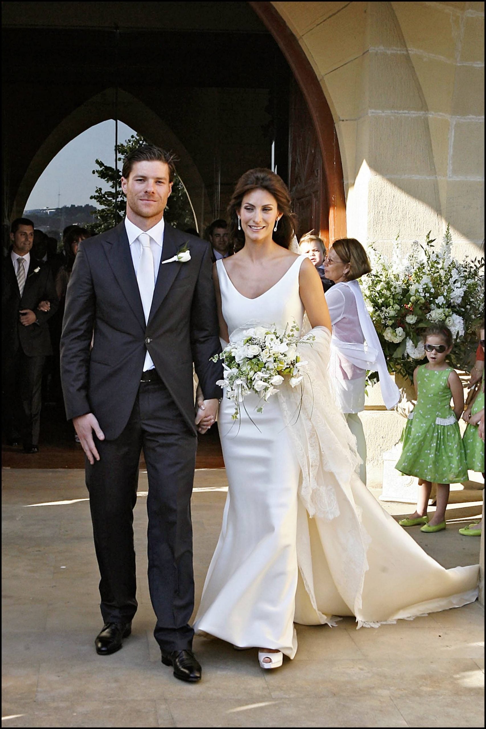 Xabi Alonso y Nagore Aramburu el d&iacute;a de su boda. (Foto: Gtres)