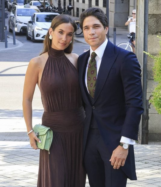 Mar&iacute;a Pombo y Pablo Castellano en una boda. (Foto: Gtres)