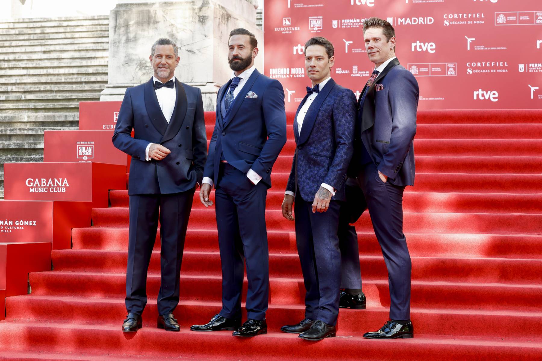 Urs B&uuml;hler, David Miller, S&eacute;bastien Izambard, Steven LaBrie en la II edici&oacute;n de los premios Academia de la Moda Espa&ntilde;ola. (Foto: Gtres)
