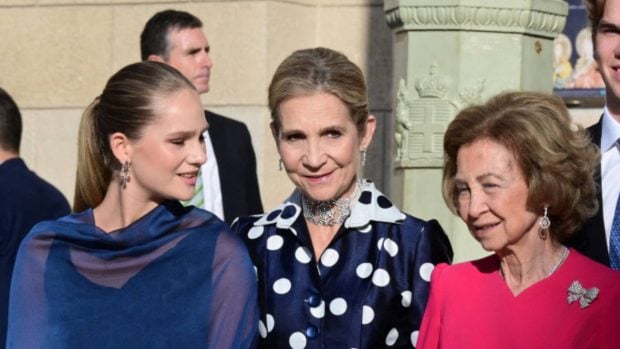 Irene Urdangarin, la infanta Elena y la Reina Sof&iacute;a. (Foto: Gtres)