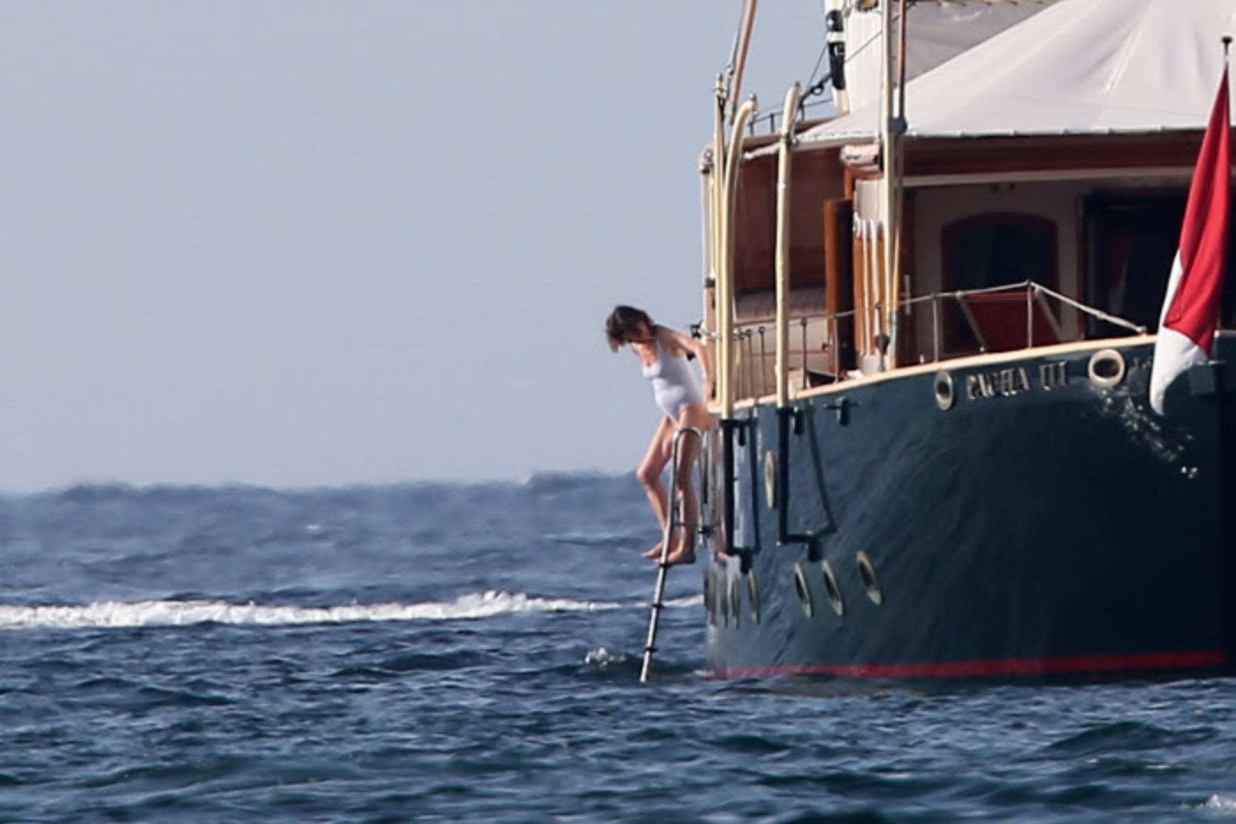 Carolina de M&oacute;naco a bordo del Pach&aacute; III. (Foto: Gtres)