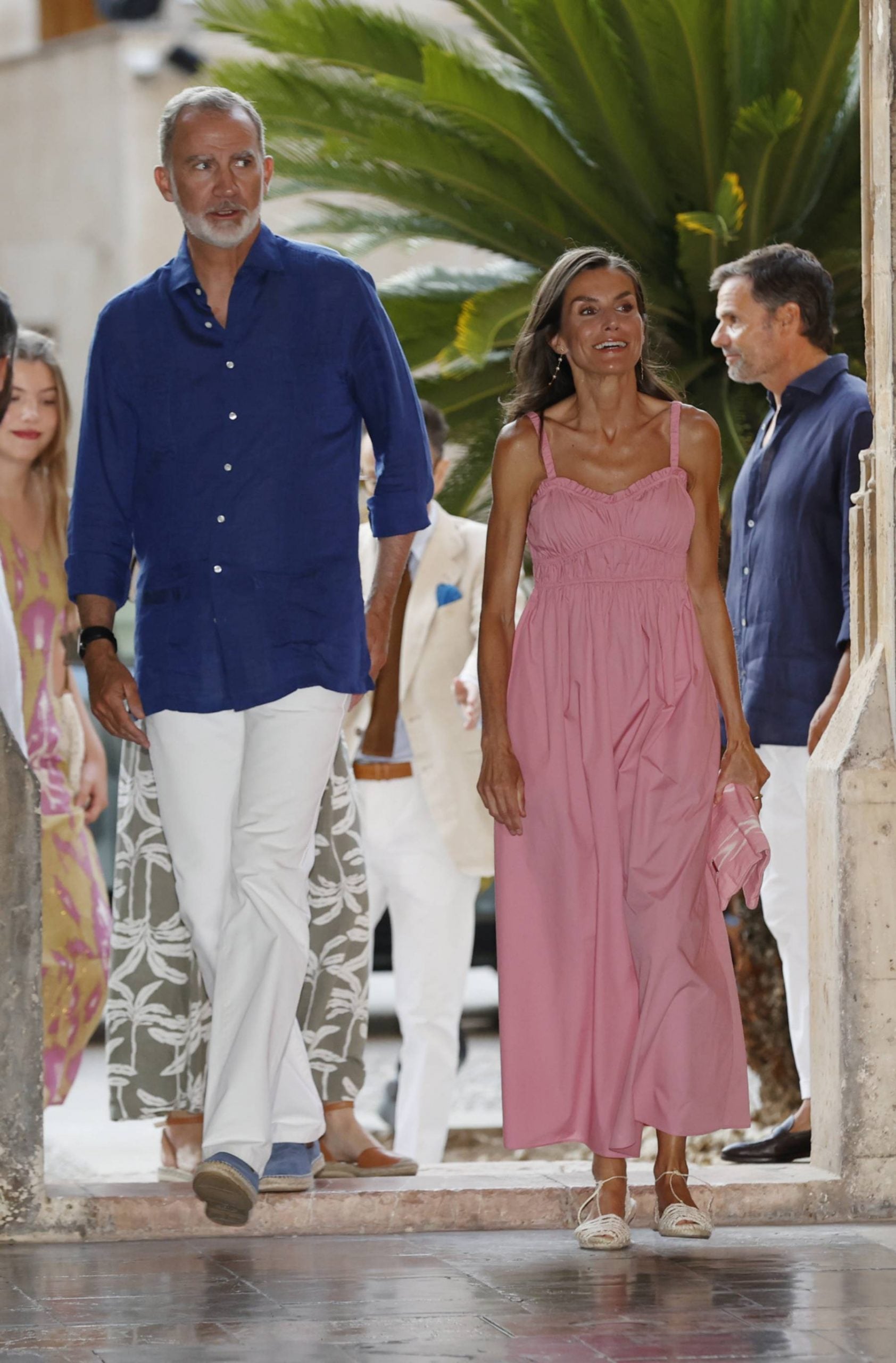 Los Reyes Felipe y Letizia en una exposici&oacute;n en Mallorca. (Foto: Gtres)
