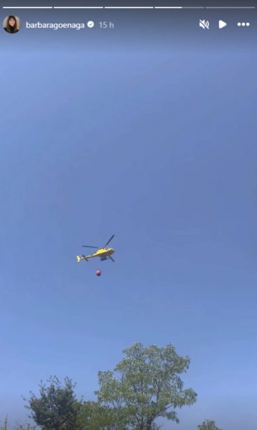 Un helic&oacute;ptero llevando a cabo labores de extinci&oacute;n de incendios. (Foto: Redes sociales)