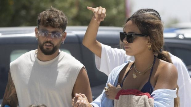 &Aacute;lvaro Garc&iacute;a y Gloria Camila este verano. (Foto: Gtres)