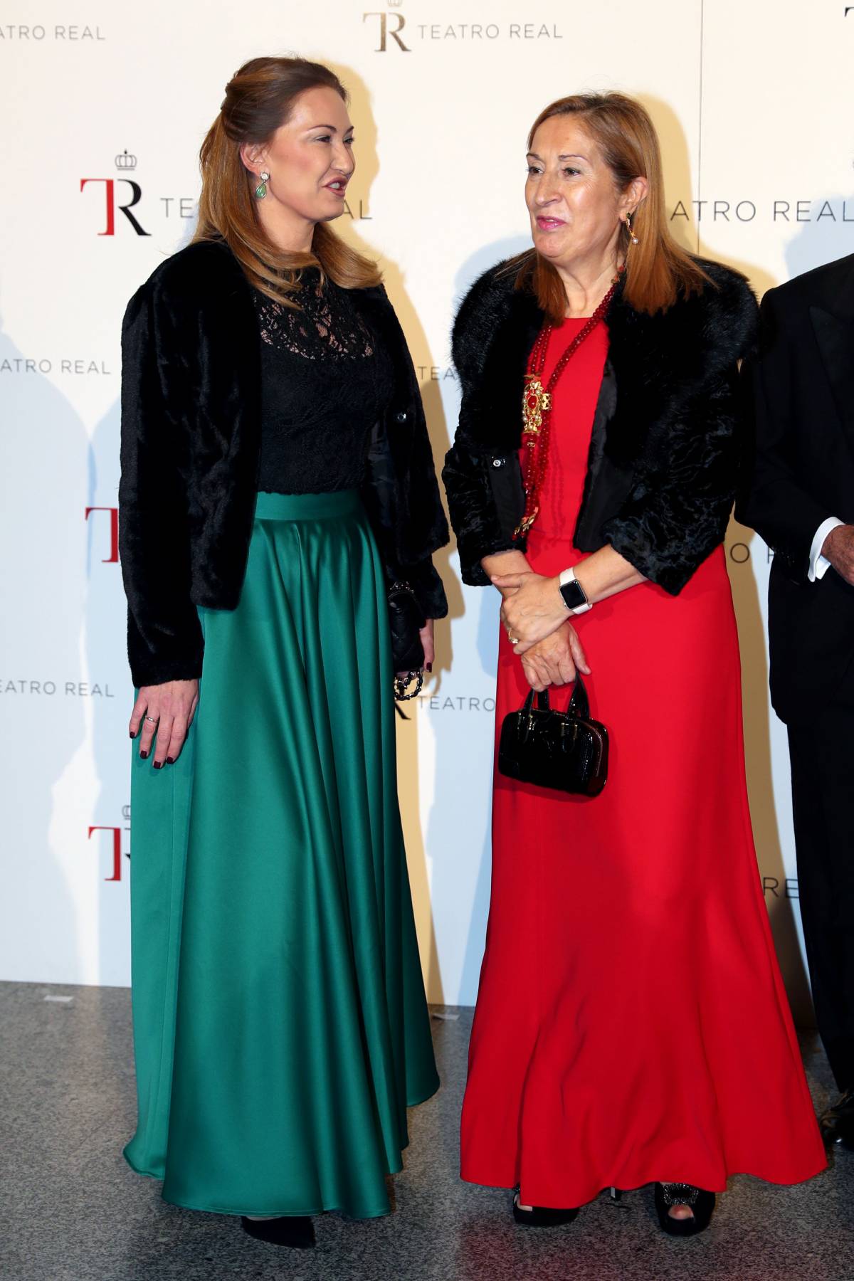 Ana Pastor y Carolina Perles en el photocall de la obra &ldquo;El Cascanueces&rdquo; durante la Gala del Teatro Real 2018 en Madrid. (Gtres)
