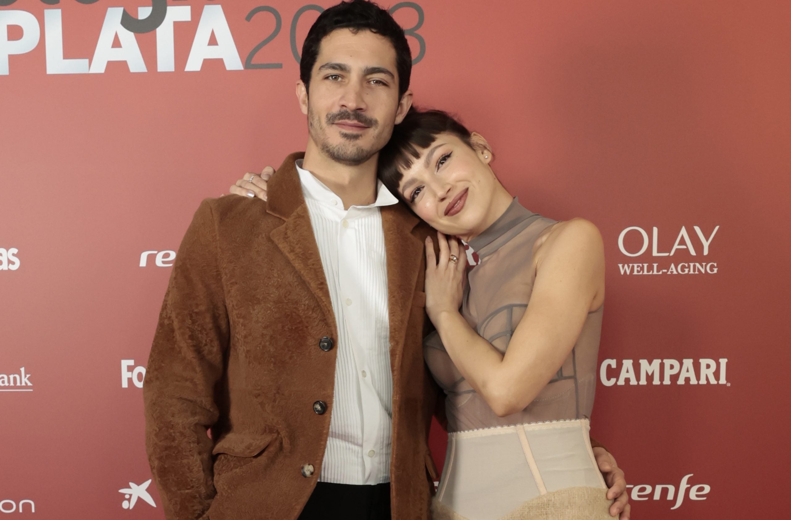&Uacute;rsula Corber&oacute; y Chino Dar&iacute;n en un photocall. (Foto. Gtres)