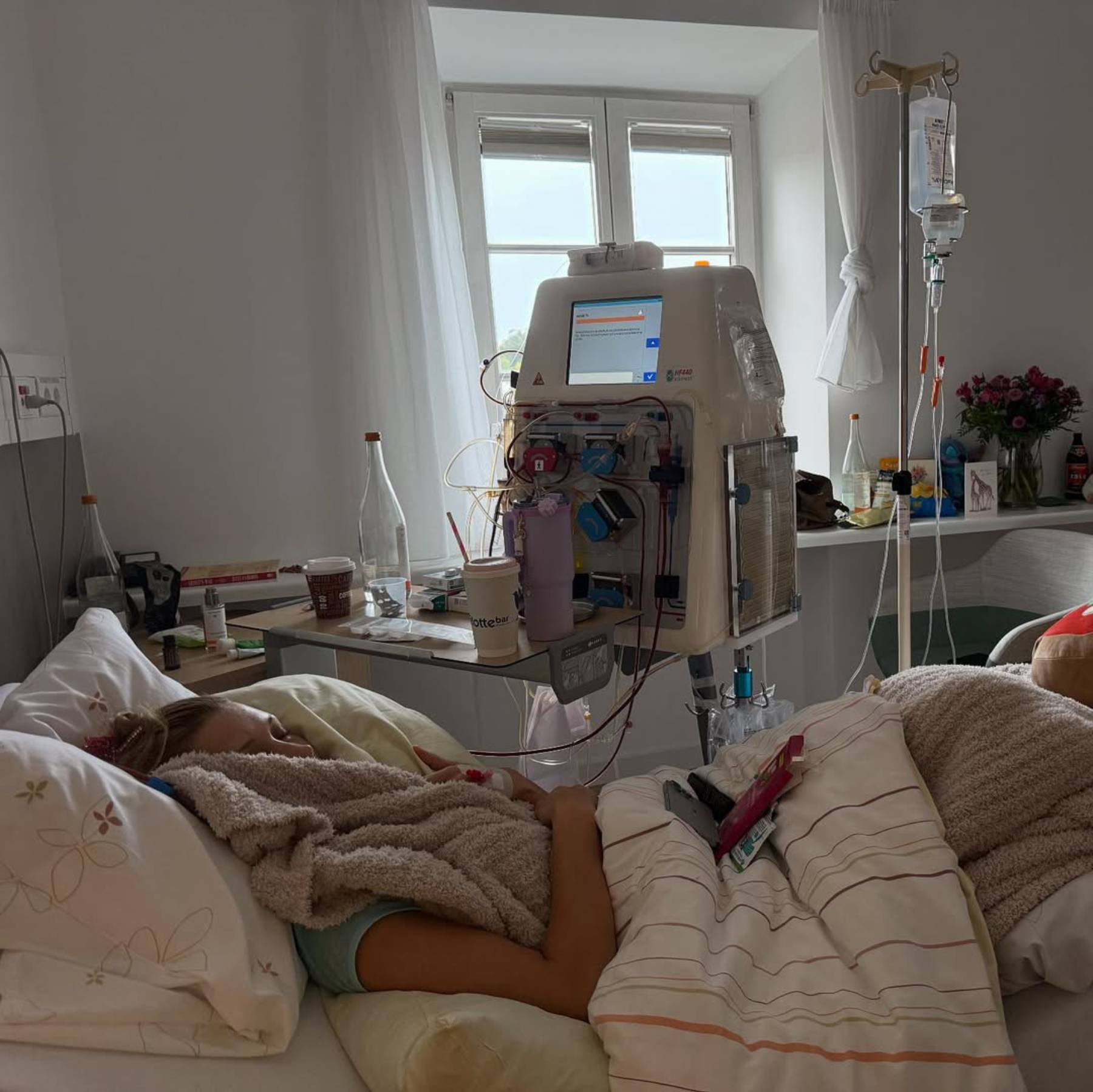 Bella Hadid en el hospital. (Foto: @yolanda.hadid)