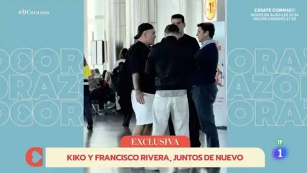 Foto de Kiko y Francisco Rivera en un aeropuerto difundida por 'D coraz&oacute;n'. (Foto: TVE)