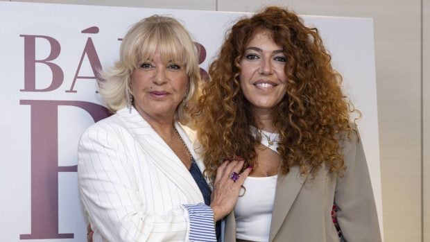 B&aacute;rbara Rey y su hija Sof&iacute;a Cristo en la presentaci&oacute;n de las memorias de la vedette. (Foto: Gtres)