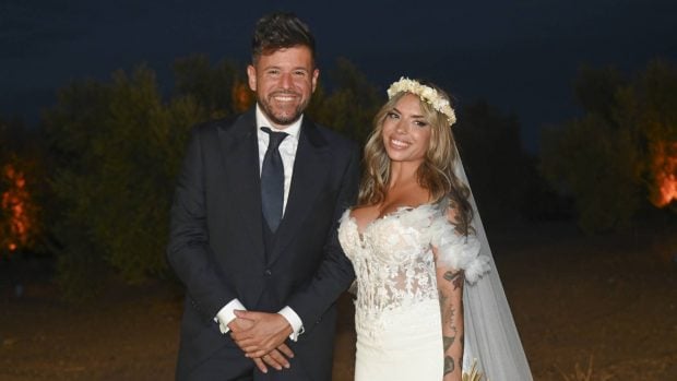 Pablo L&oacute;pez y Laura Rubio en su boda en C&aacute;diz. (Foto: Gtres)