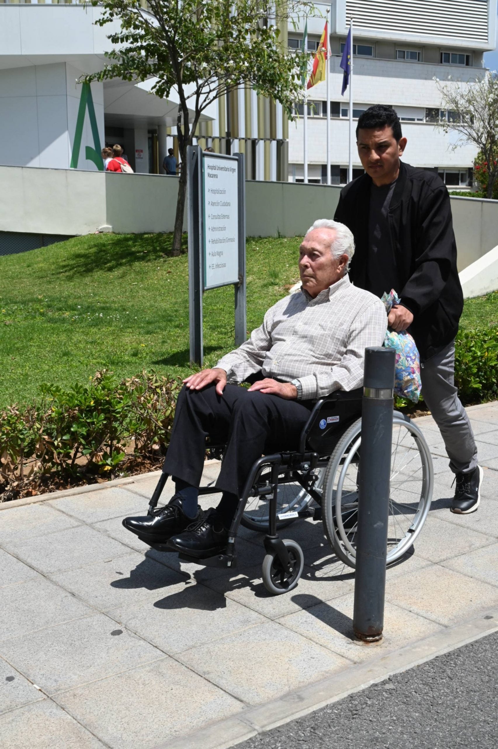 Curro Romero en u &uacute;ltimo ingreso hospitalario. (Foto: Gtres)