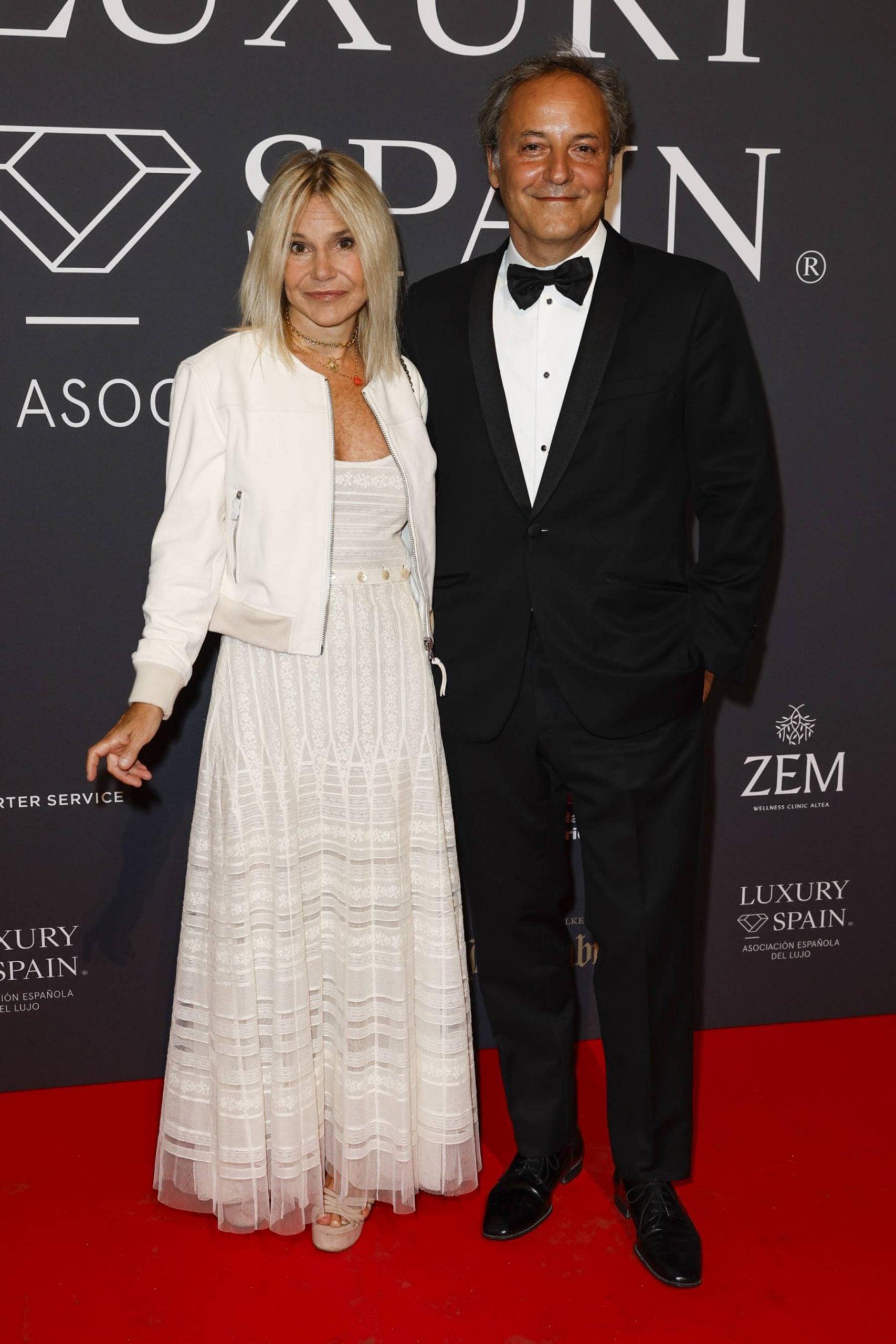 Eugenia Mart&iacute;nez de Irujo y Narc&iacute;s Rebollo en los International Luxury Awards. (Foto: Gtres)