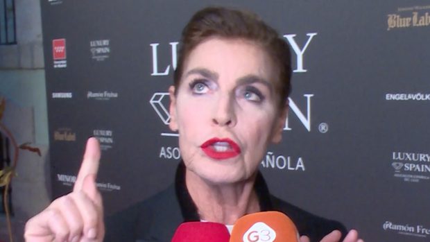Antonia Dell' Atte en el 'photocall' de los Premios Diamante. (FOTO: GTRES)