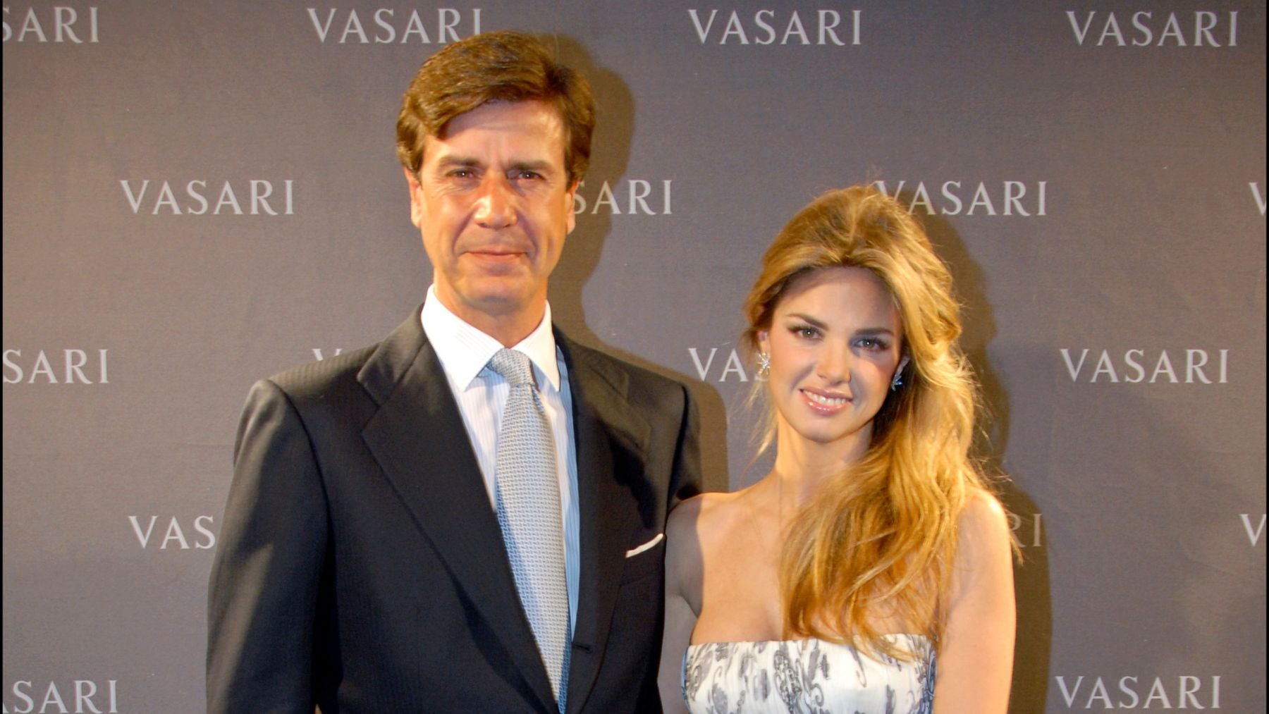 Cayetano Mart&iacute;nez de Irujo y Genoveva Casanova. (Foto: Gtres)
