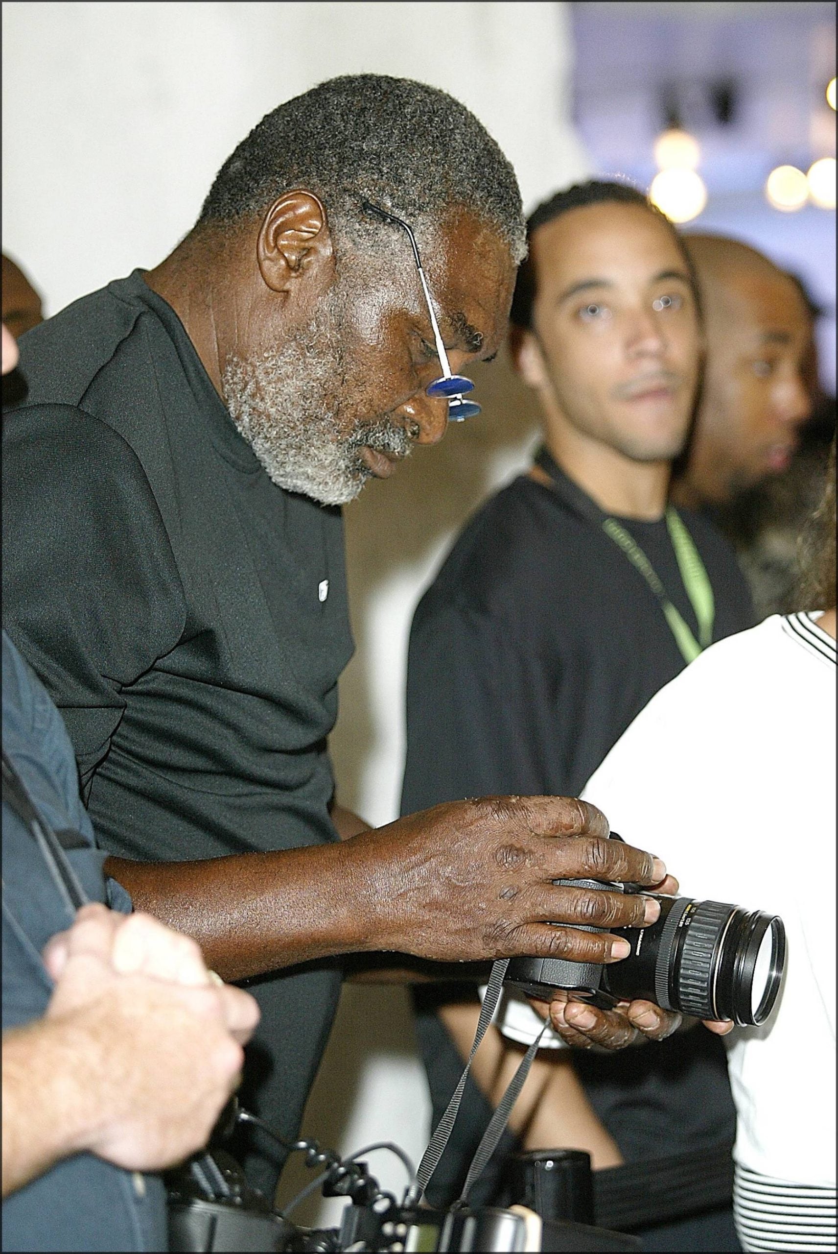 Richard Williams con una c&aacute;mara de fotos. (Foto: Gtres)