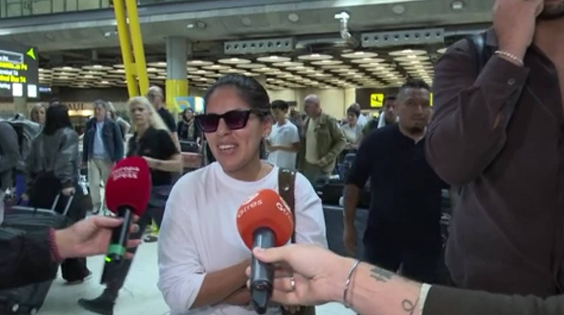 Isa Pantoja en el Aeropuerto Adolfo Su&aacute;rez Madrid-Barajas. (Foto: Gtres)
