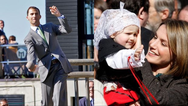 Felipe VI cuando todav&iacute;a era pr&iacute;ncipe de Asturias y a la izquierda Letizia junto a un beb&eacute; en una visita a un Pueblo Ejemplar. (Fotos: Gtres)