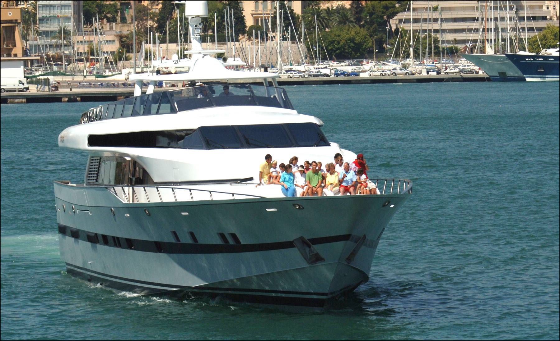 La Familia Real espa&ntilde;ola a bordo del barco Fortuna. (Foto: Gtres)