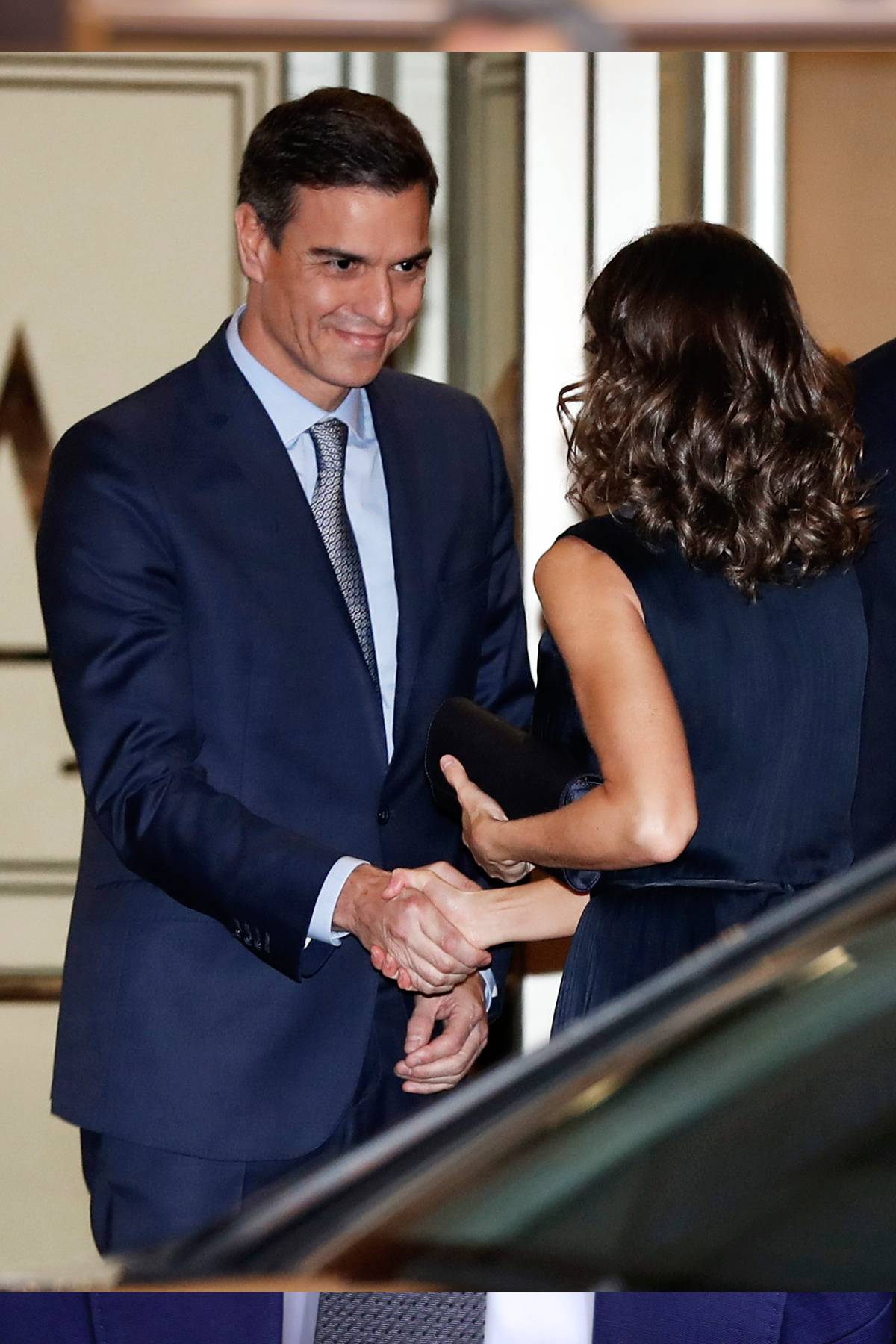 La Reina Letizia y el presidente Pedro S&aacute;nchez en el 2018. (Foto: Gtres)