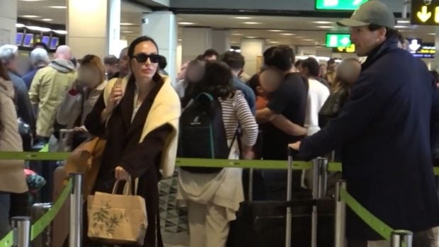 Tamara Falc&oacute; e I&ntilde;igo Onieva en el aeropuerto Madrid. Tamara Falc&oacute; e I&ntilde;igo Onieva en el aeropuerto. (Foto: Gtres)