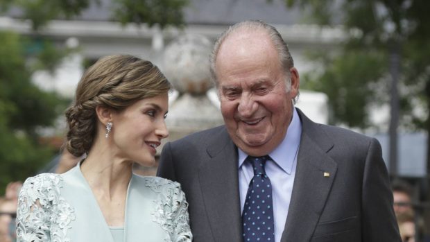 Do&ntilde;a Letizia y Juan Carlos I. (Foto: Gtres)
