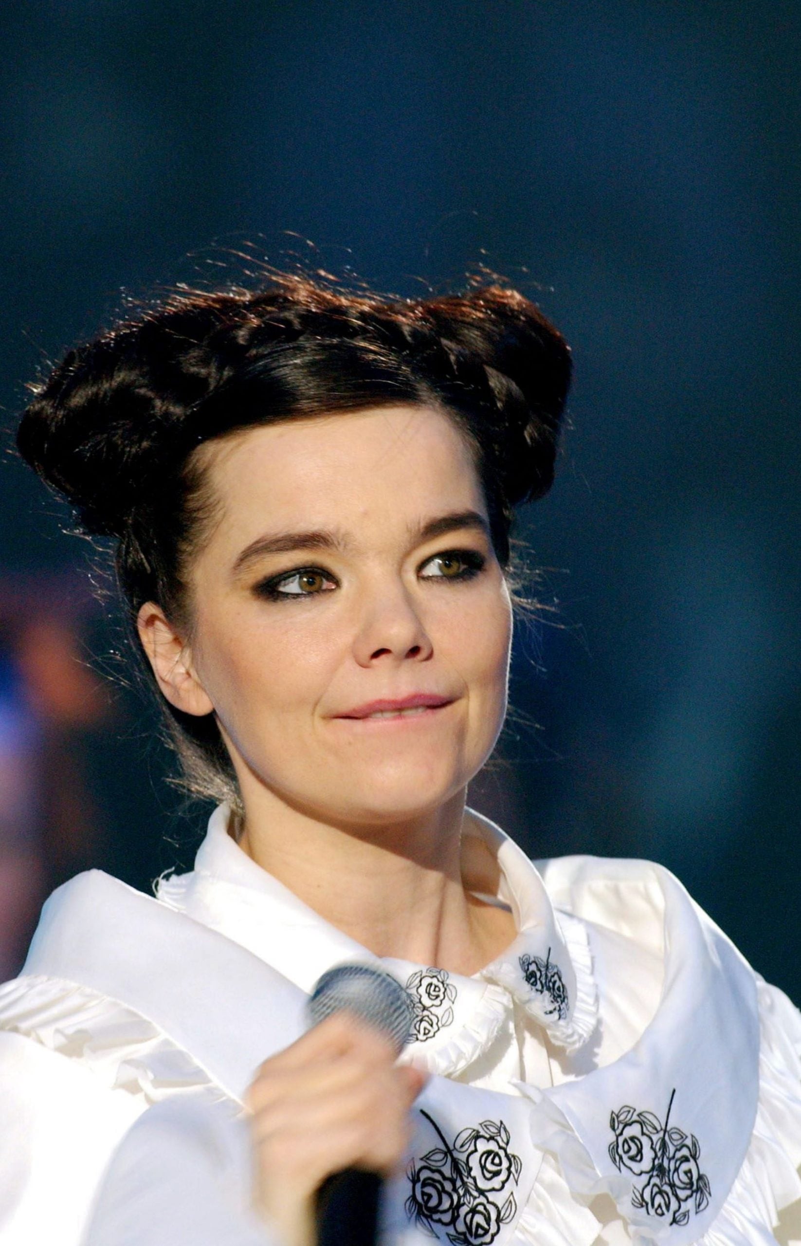 La cantante Bj&ouml;rk durante una actuaci&oacute;n. (Foto: Gtres)
