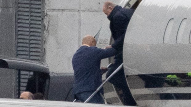 Juan Carlos I regresa a Espa&ntilde;a tras unos d&iacute;as en Cascais. (Foto: Gtres)