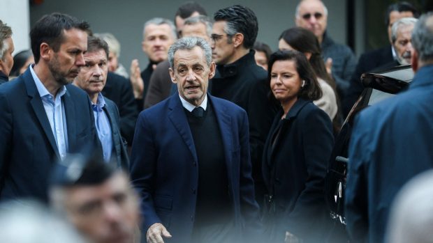 El ex presidente de Francia, Nicolas Sarkozy, a su llegada a la prisión de La Santé. (Foto: Gtres)