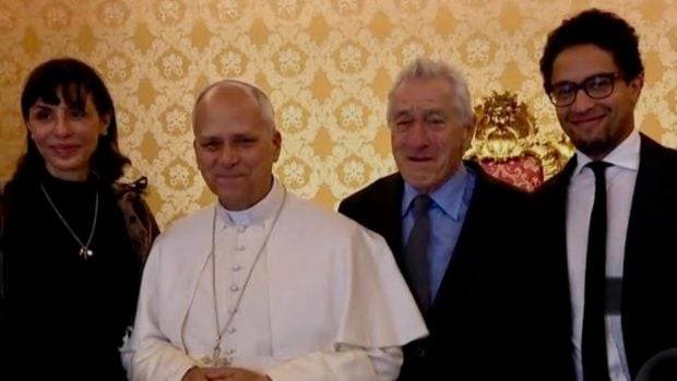 Robert De Niro junto al Papa Le&oacute;n XIV y sus hijos. (Foto: Redes Sociales)