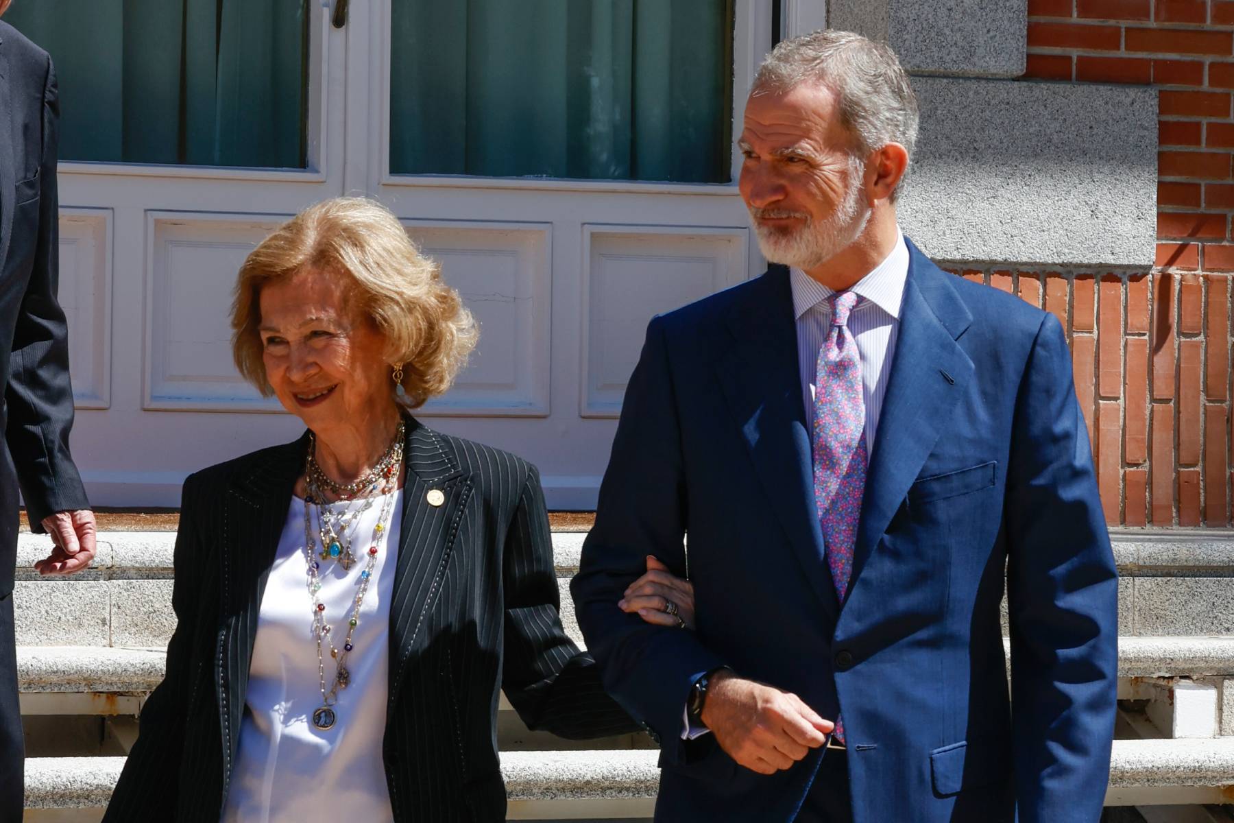 La Reina Sof&iacute;a y el Rey Felipe VI en un acto oficial. (Foto: Gtres)