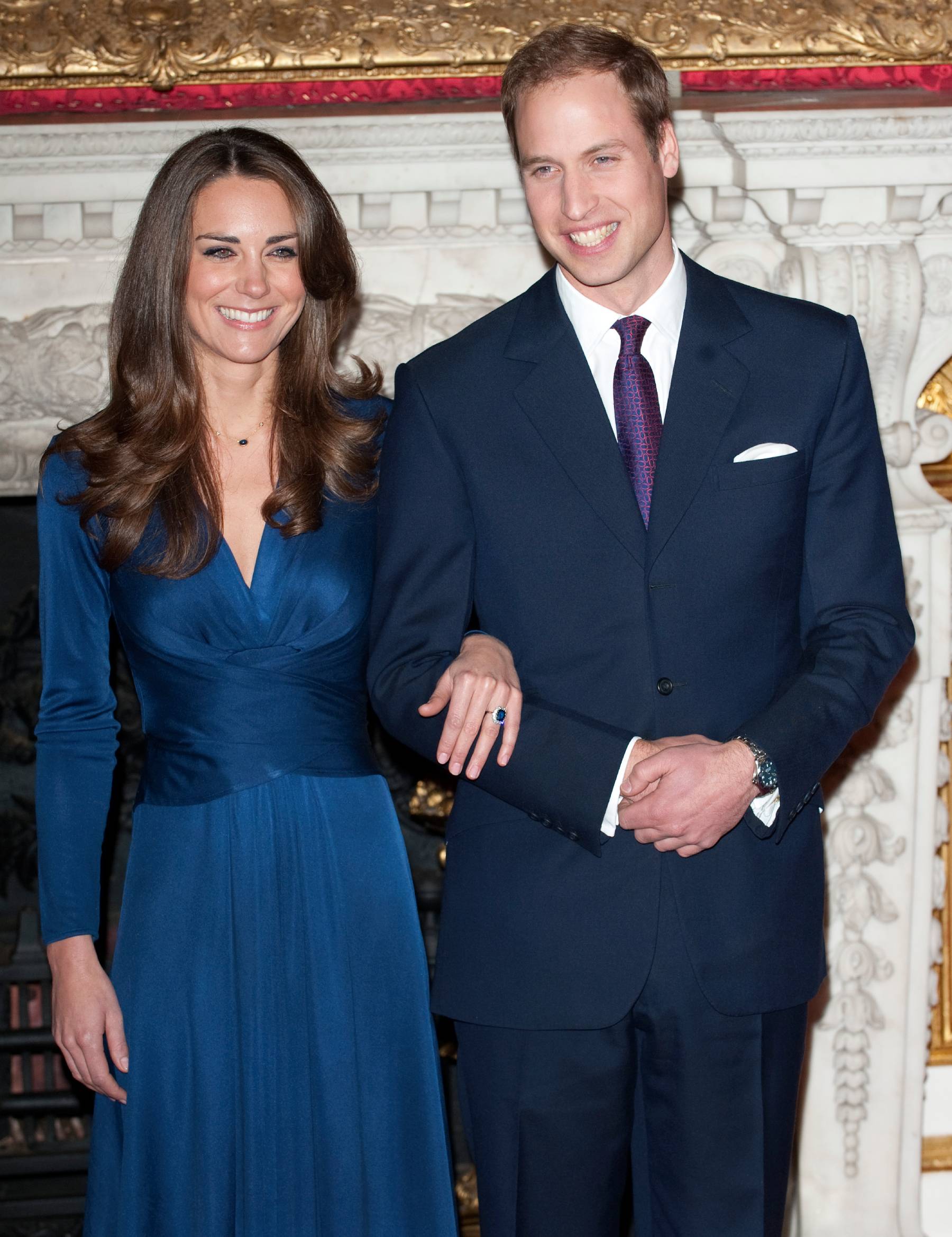 El pr&iacute;ncipe Guillermo y Kate Middleton en el anuncio de su compromiso. (Foto: Gtres)