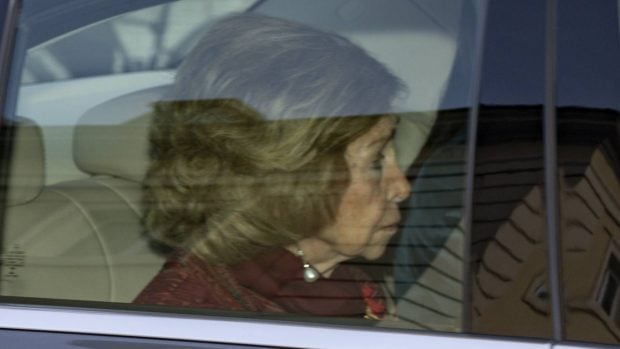 Do&ntilde;a Sof&iacute;a saliendo del Palacio del Pardo. (Foto: Gtres)