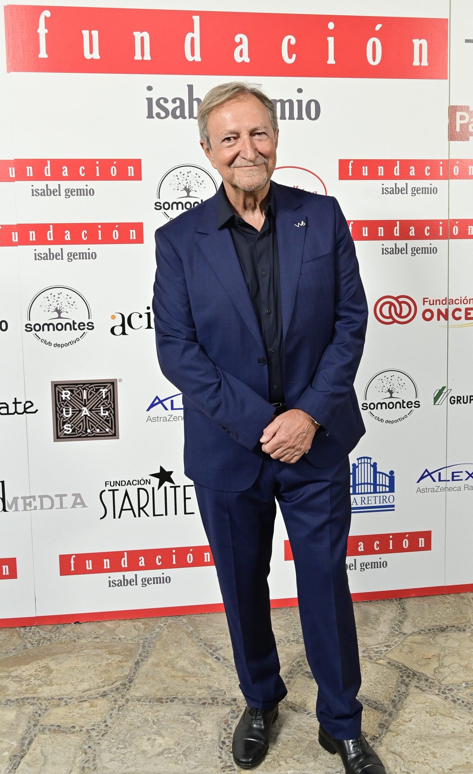 Paco Lobat&oacute;n posando en un photocall. (Foto: Gtres)