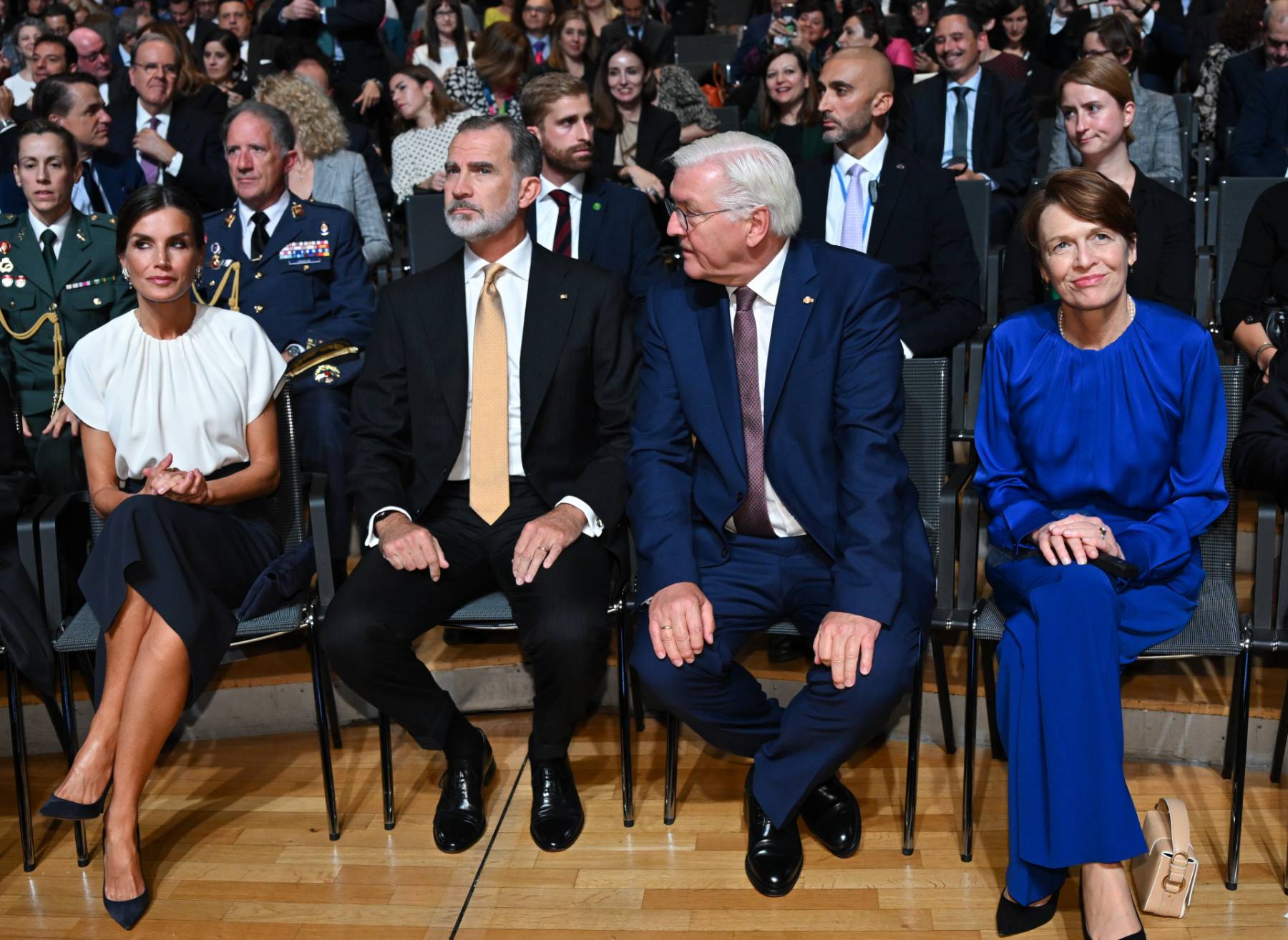 Los Reyes Felipe y Letizia junto a Elke B&uuml;denbender y Frank-Walter Steinmeier. (Foto: Gtres)