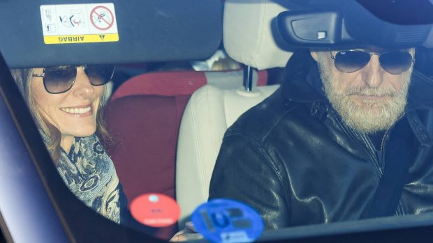 Telma Ortiz y Robert Gavin llegando a casa de Jes&uacute;s Ortiz el 6 de enero de 2025. (Foto: Gtres)