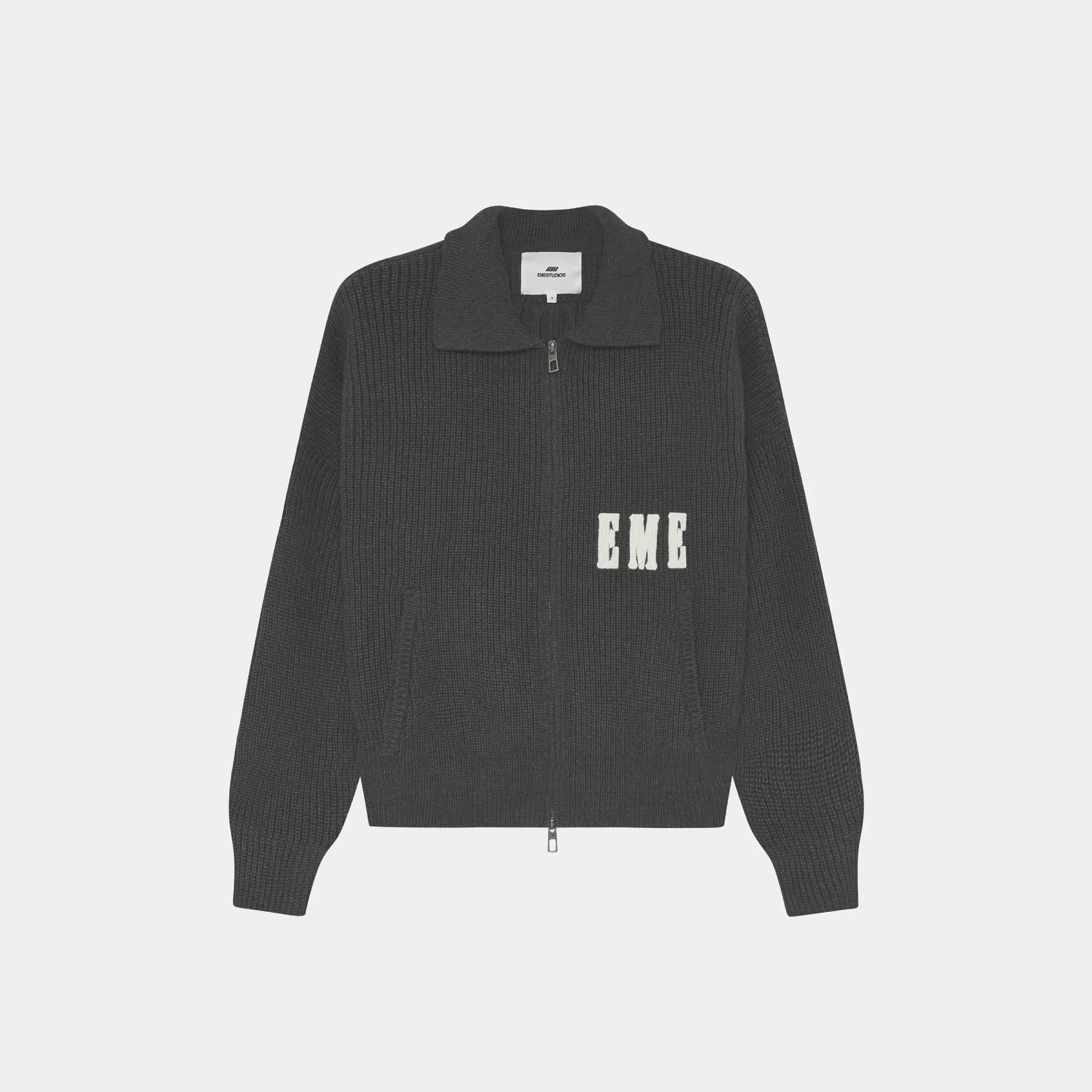 El modelo Collar Carbon Zipper Knit. (Foto: EME Studios)