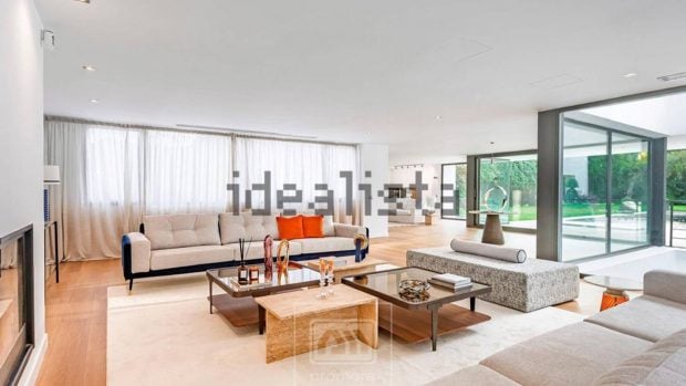 El sal&oacute;n de la casa en la que vivi&oacute; Bert&iacute;n en Madrid. (Foto: Idealista)