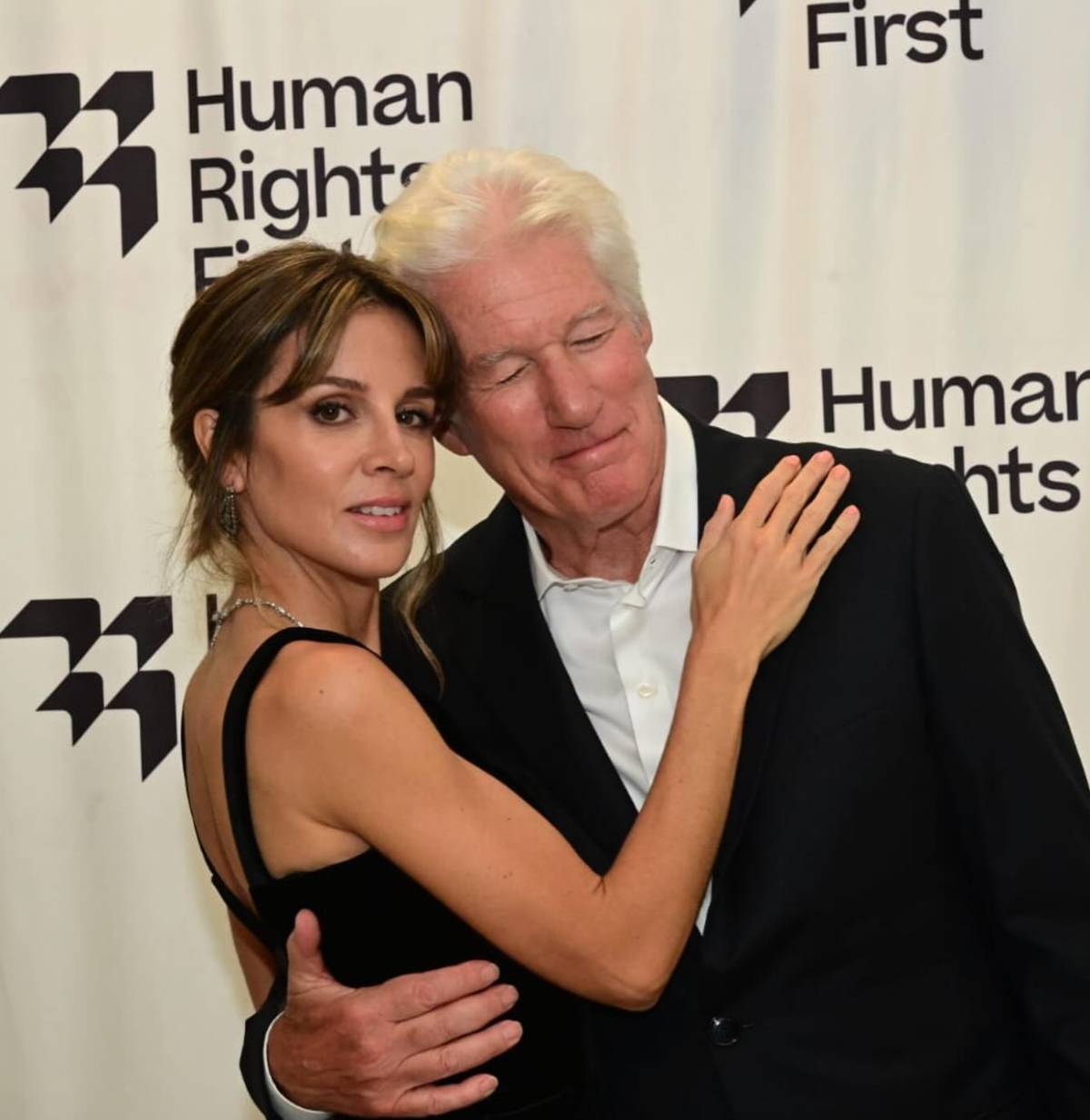 Richard Gere y Alejandra Silva, en un acto de la organizaci&oacute;n Human Rights First. (Foto: Redes Sociales)