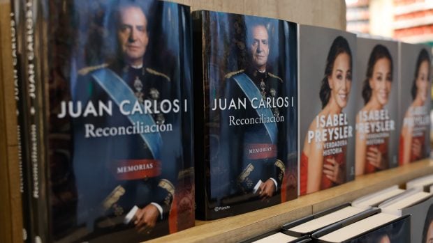 Las memorias de Juan Carlos I competir&aacute;n con las de Preysler, a la venta desde hace meses. (Foto: Gtres)