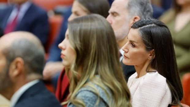 La infanta Sof&iacute;a y la Reina Letizia. (Foto: Gtres)