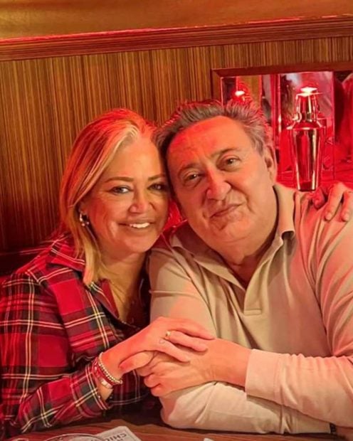 Bel&eacute;n Esteban y Mariano Pe&ntilde;a en un bar. (Foto: Instagram)