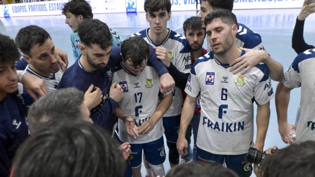 Pablo Urdangarin junto a sus compañeros de balonmano. (Foto: Gtres)