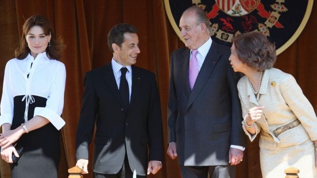 Carla Bruni, Nicolas Sarkozy junto a los reyes Juan Carlos y Sof&iacute;a durante su visita de Estado de 2009. (Foto: Gtres)