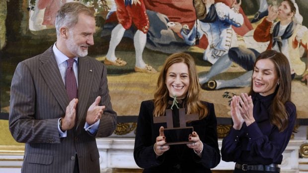 Los Reyes Felipe VI y do&ntilde;a Letizia en un acto de su agenda oficial. (Foto: Gtres)