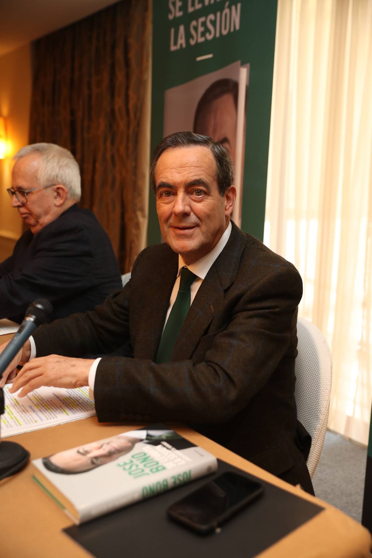 Jos&eacute; Bono, durante la presentaci&oacute;n de su libro Se levanta la sesi&oacute;n en Madrid, en 2019. (Foto: Gtres)