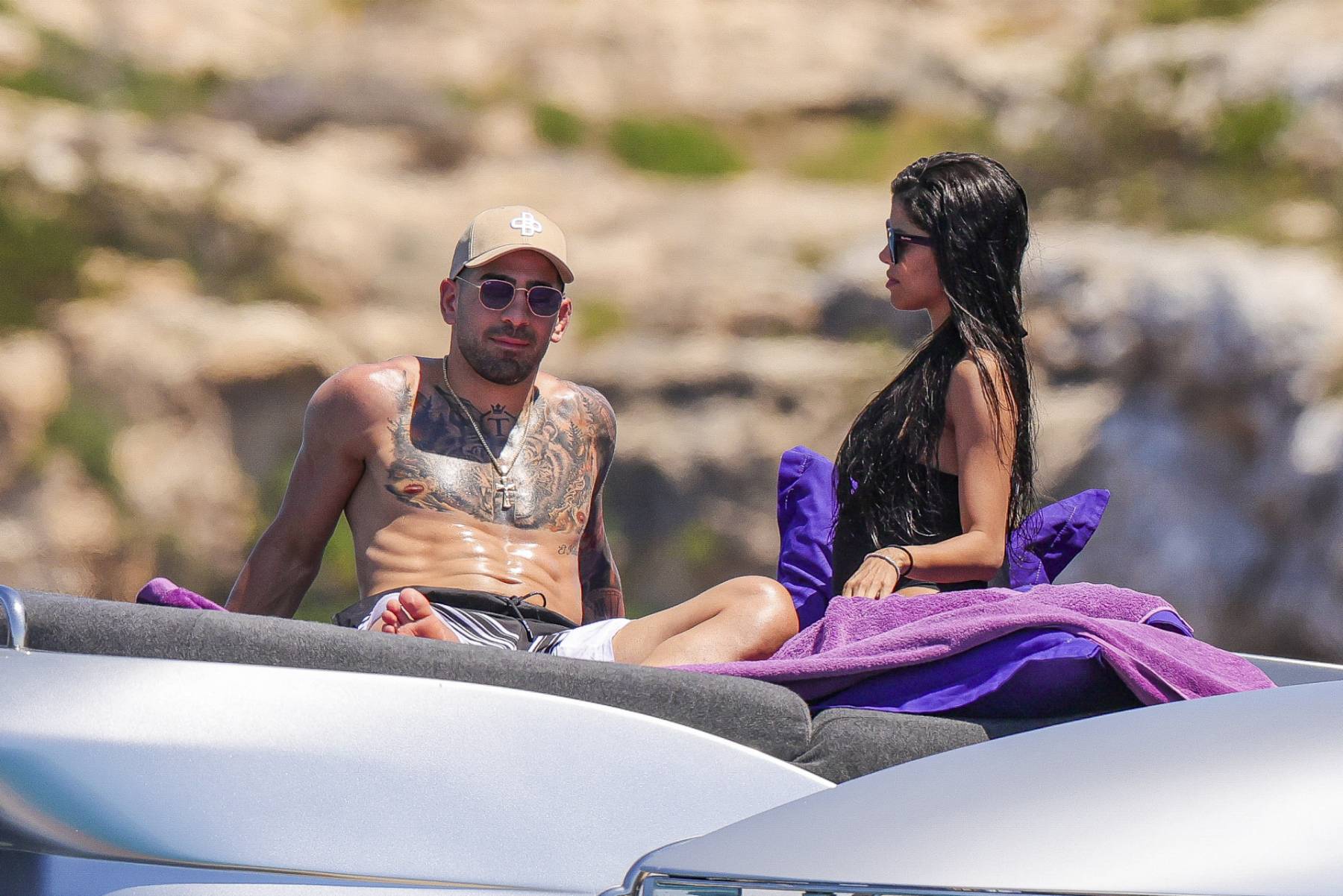 Ilia Topuria y Giorgina Uzc&aacute;tegui en Ibiza. (Foto: Gtres)