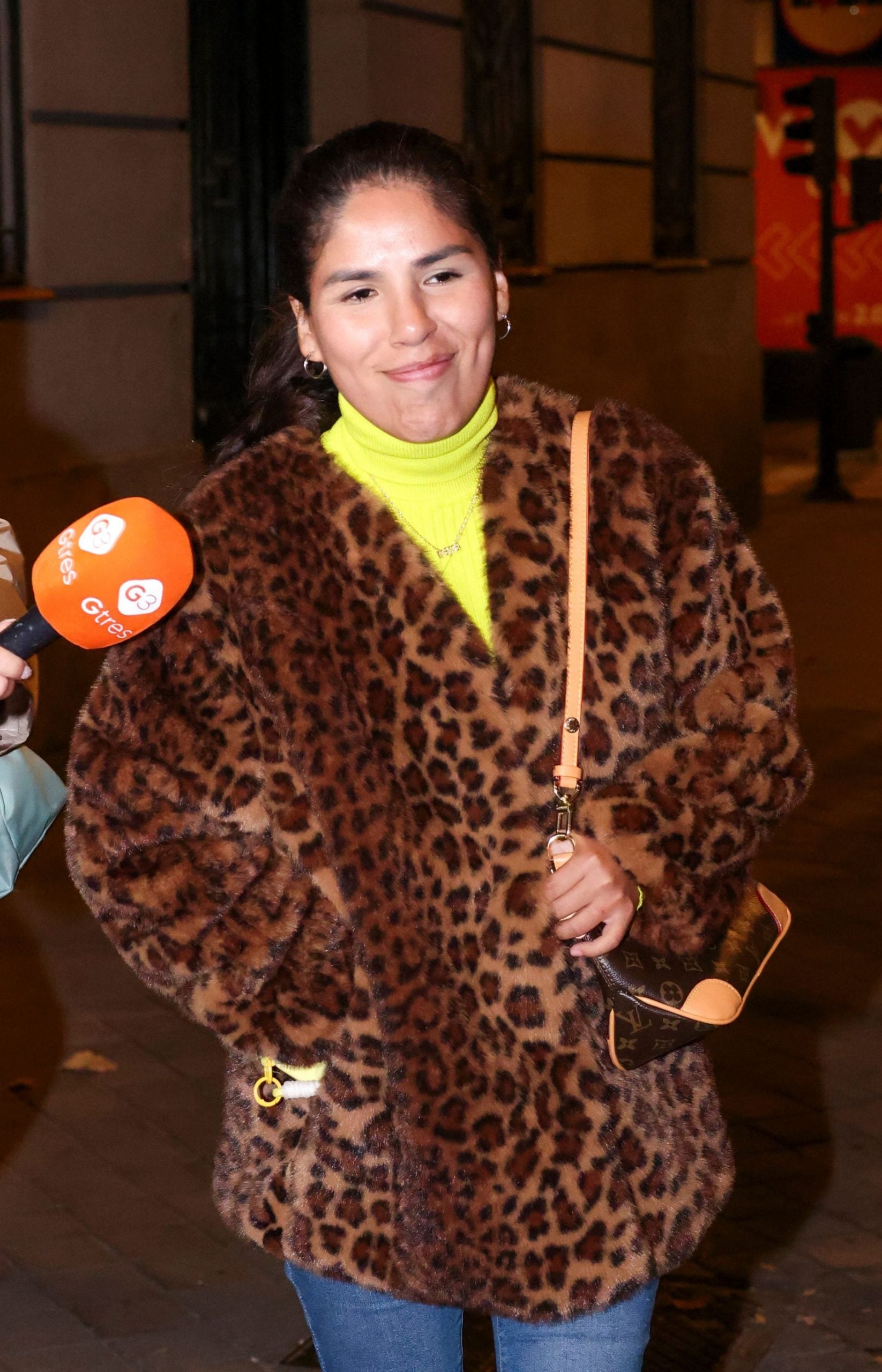 Isa Pantoja paseando por la calle. (Foto: Gtres)