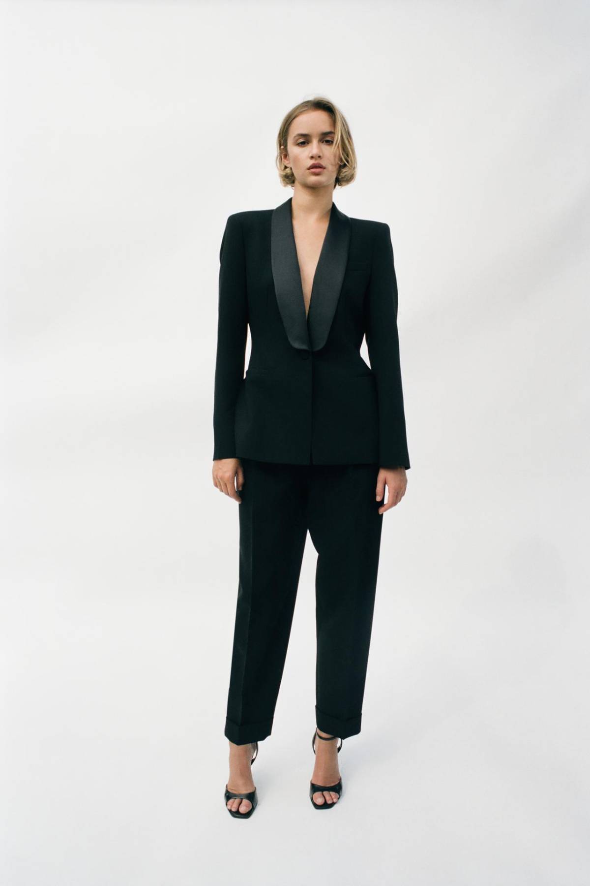 La opci&oacute;n de esmoquin de Zara.