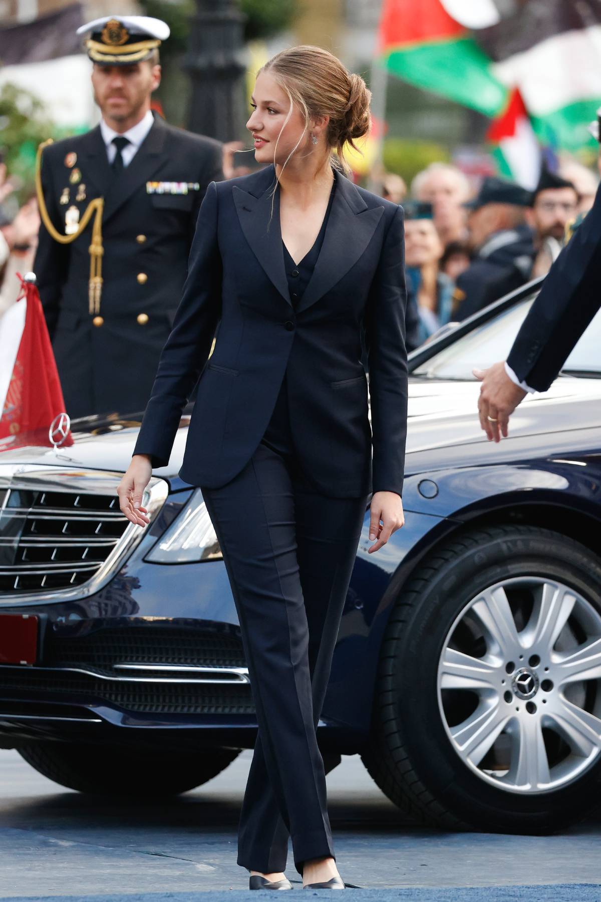 La Princesa Leonor con la blazer entallada de l&iacute;neas limpias y solapas satinadas. (Foto: Gtres)